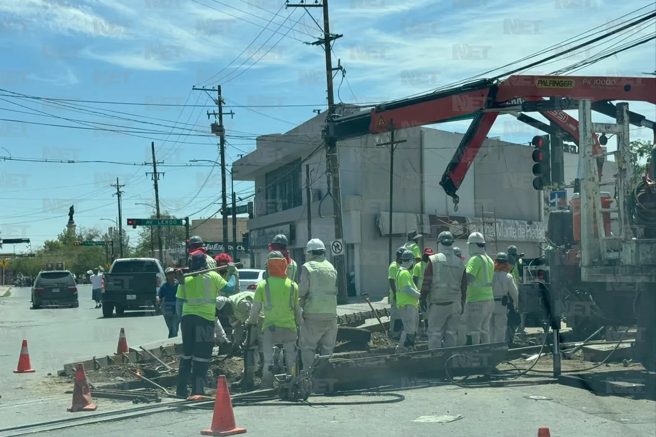 Obras de Ferromex dejan un carril para circular
