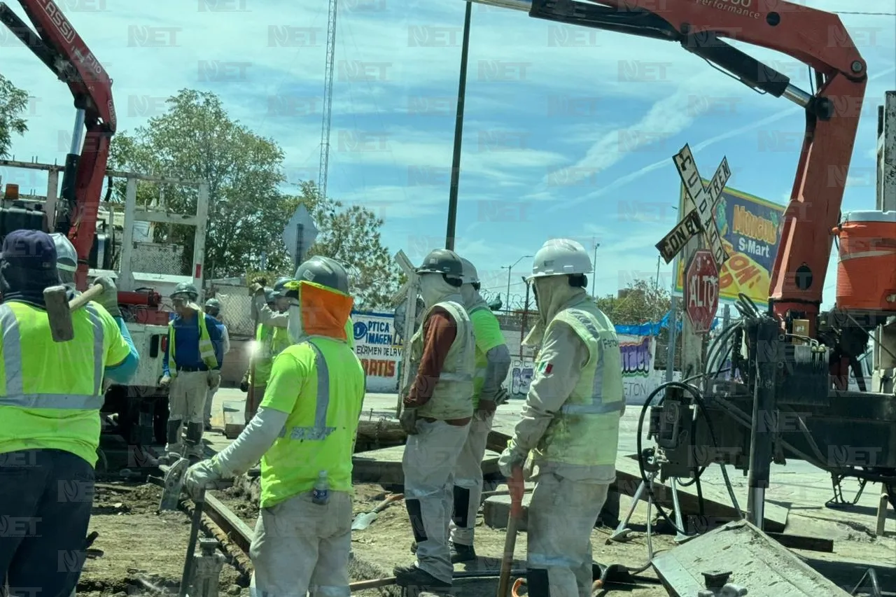 Obras de Ferromex dejan un carril para circular