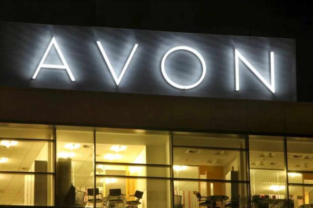 ¡Con mis cremas y maquillaje no! AVON se declara en quiebra