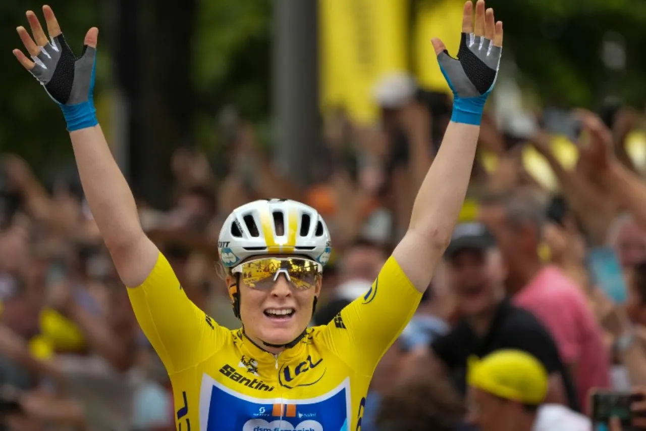 Charlotte Kool 'barre' con primeras dos etapas del Tour de Francia femenino