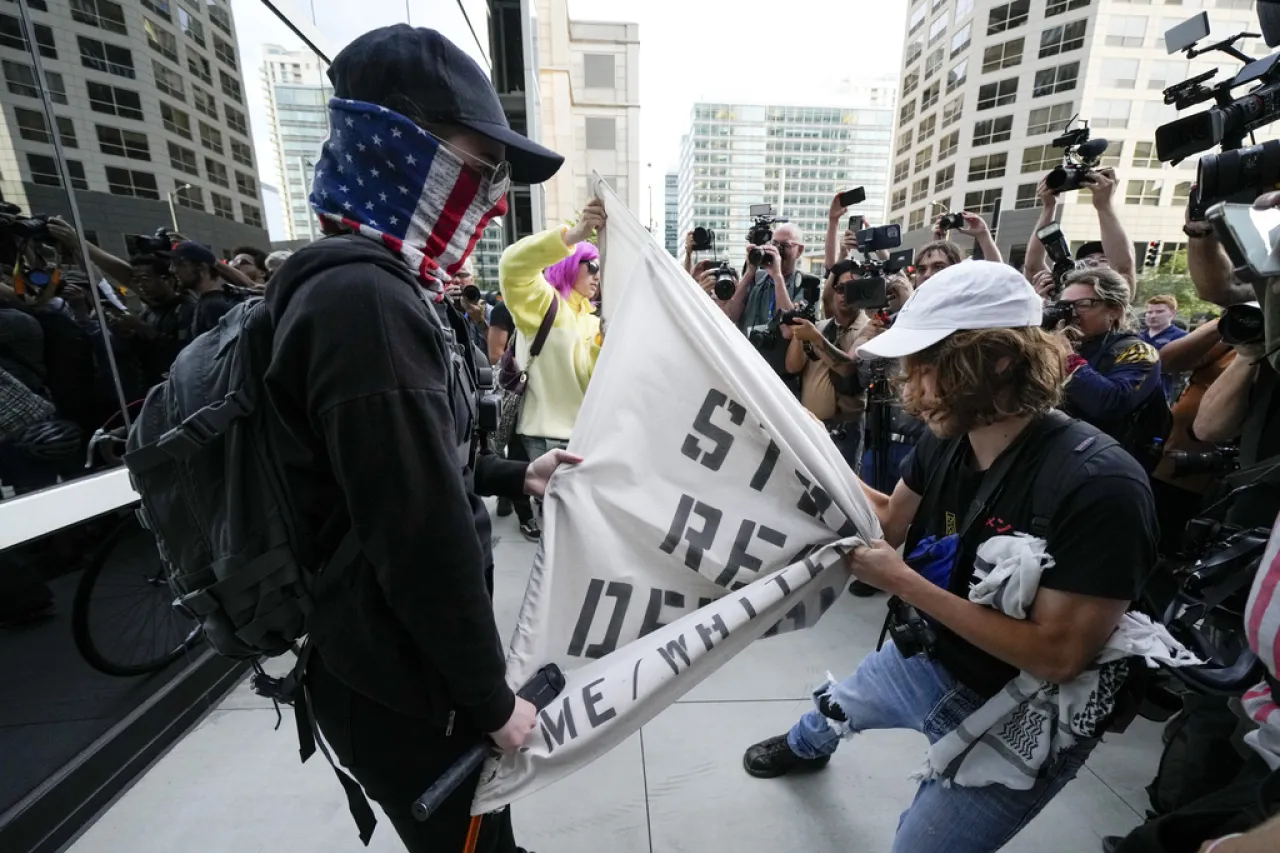 Protestas fuera de consulado de Israel en Chicago en el 2do día de la CND