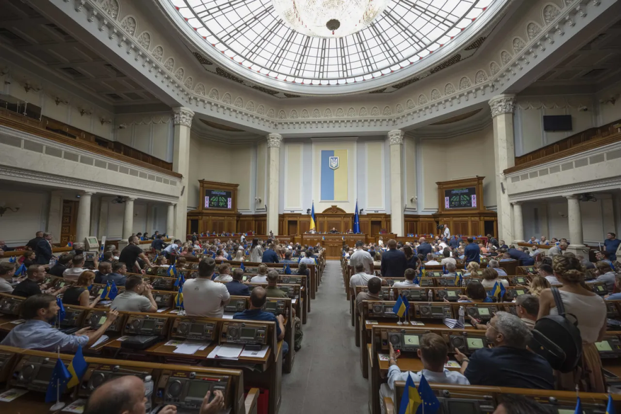 Ratifica Ucrania estatuto para unirse a la Corte Penal Internacional