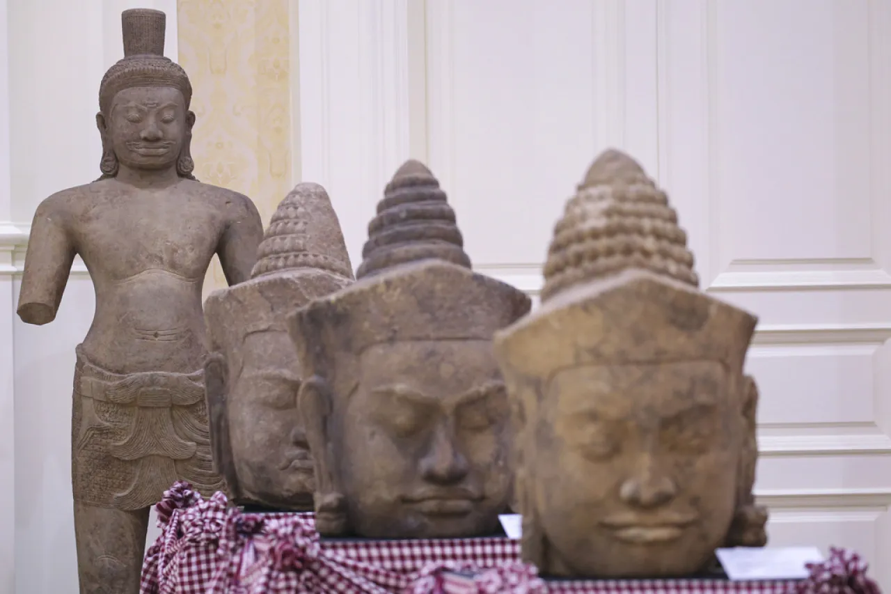 Camboya recibe antigüedades devueltas por colecciones y museos