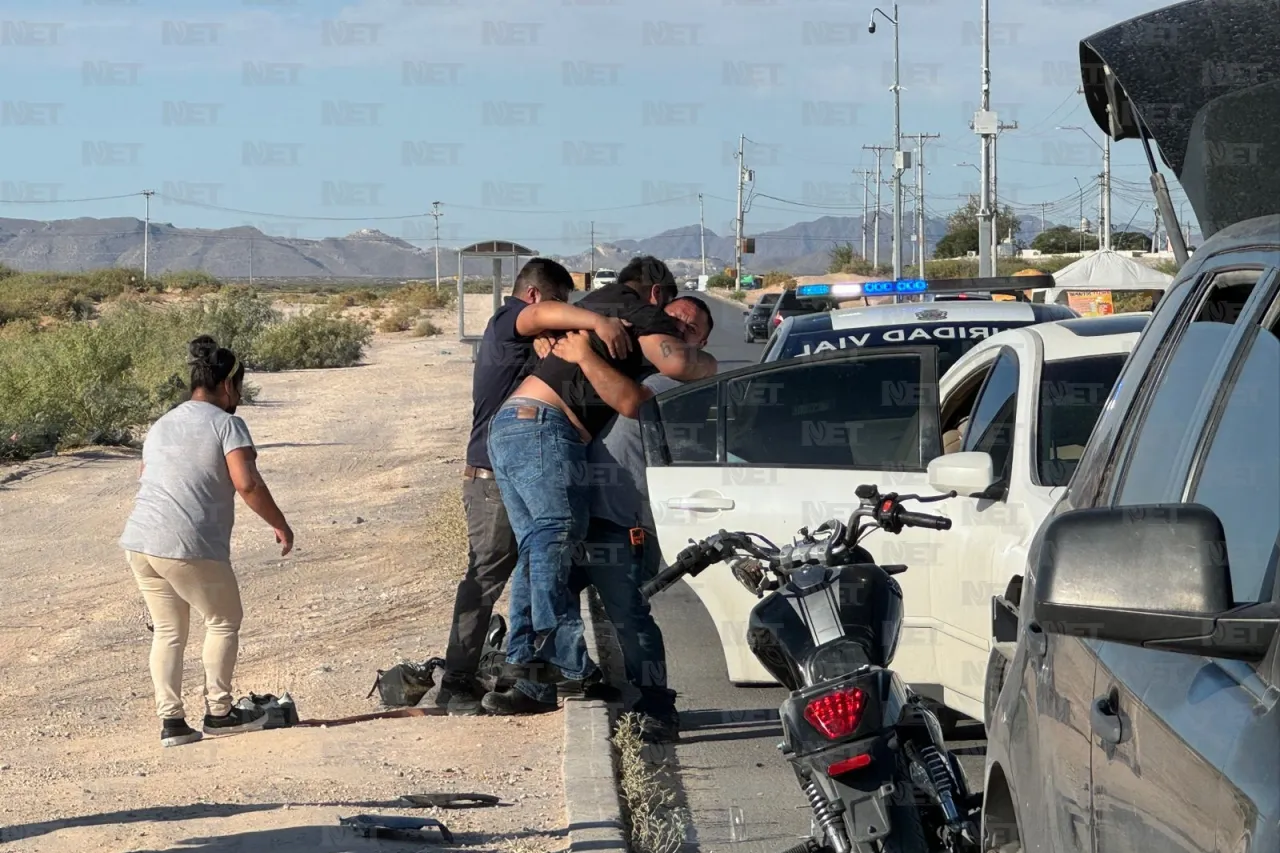 Invade carril y choca de frente a motociclista rumbo a CU