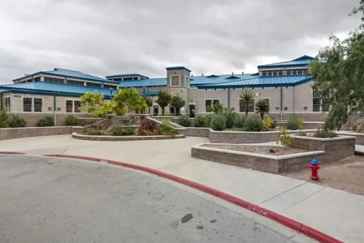 Cancelan clases en la escuela Franklin High School; reportan un muerto