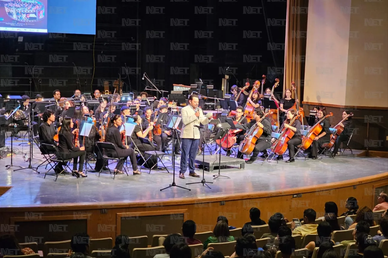 Alcalde realiza entrega simbólica de instrumentos musicales