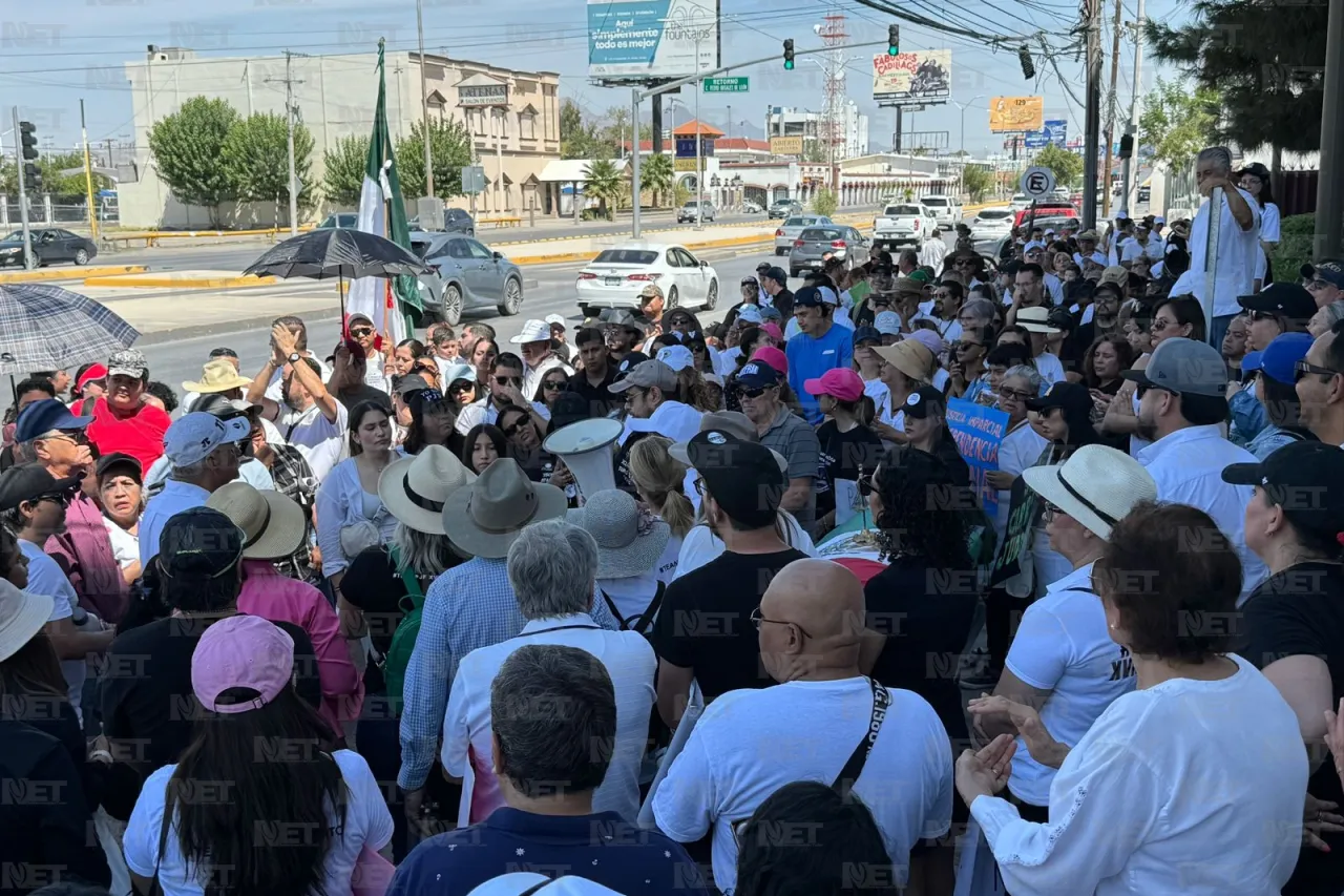 Marchan en defensa de la democracia y la independencia judicial