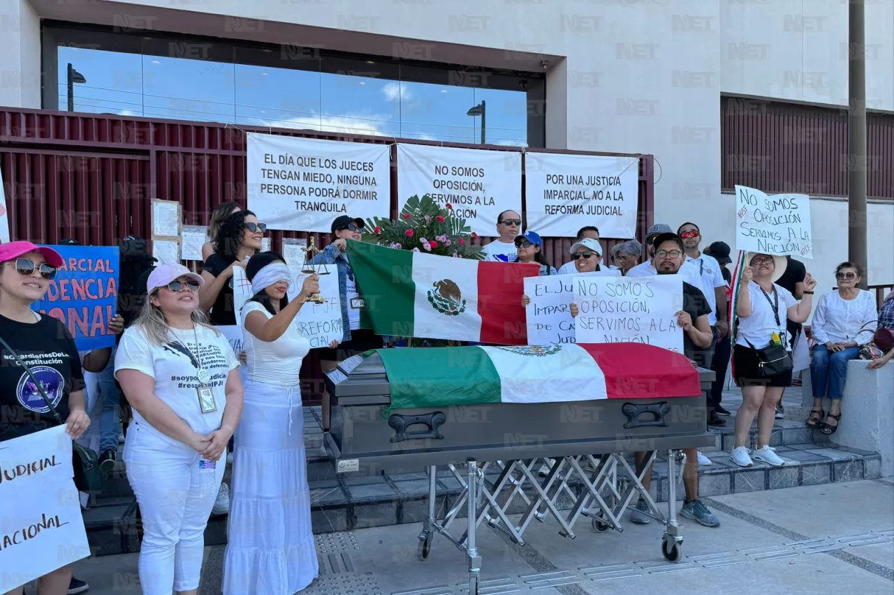 Marchan en defensa de la democracia y la independencia judicial