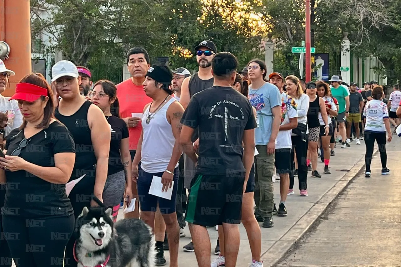 Participaron 2 mil personas en tercera carrera Juan Gabriel