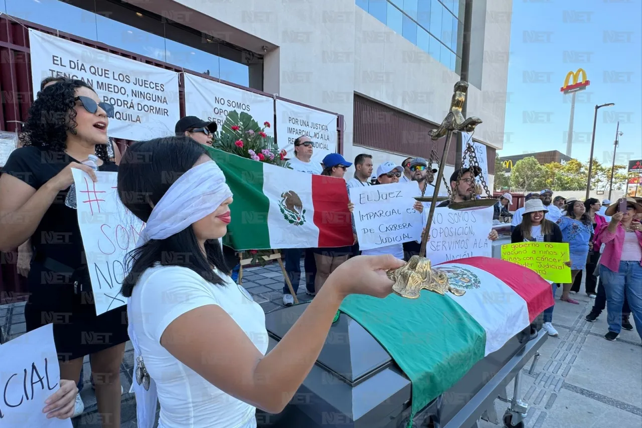 Marchan en defensa de la democracia y la independencia judicial