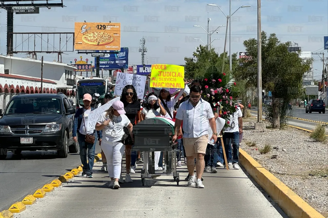 Marchan en defensa de la democracia y la independencia judicial