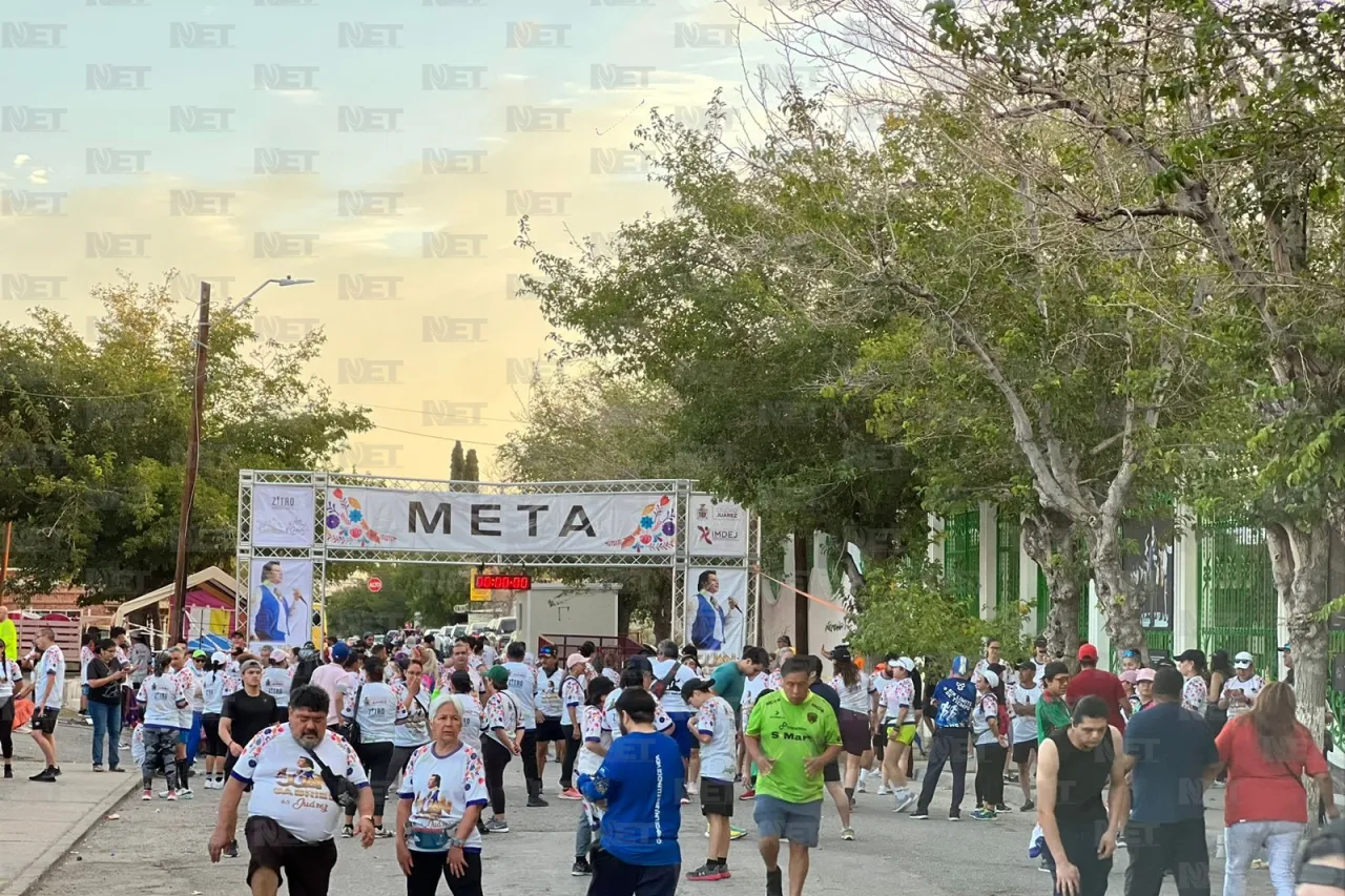 Participaron 2 mil personas en tercera carrera Juan Gabriel