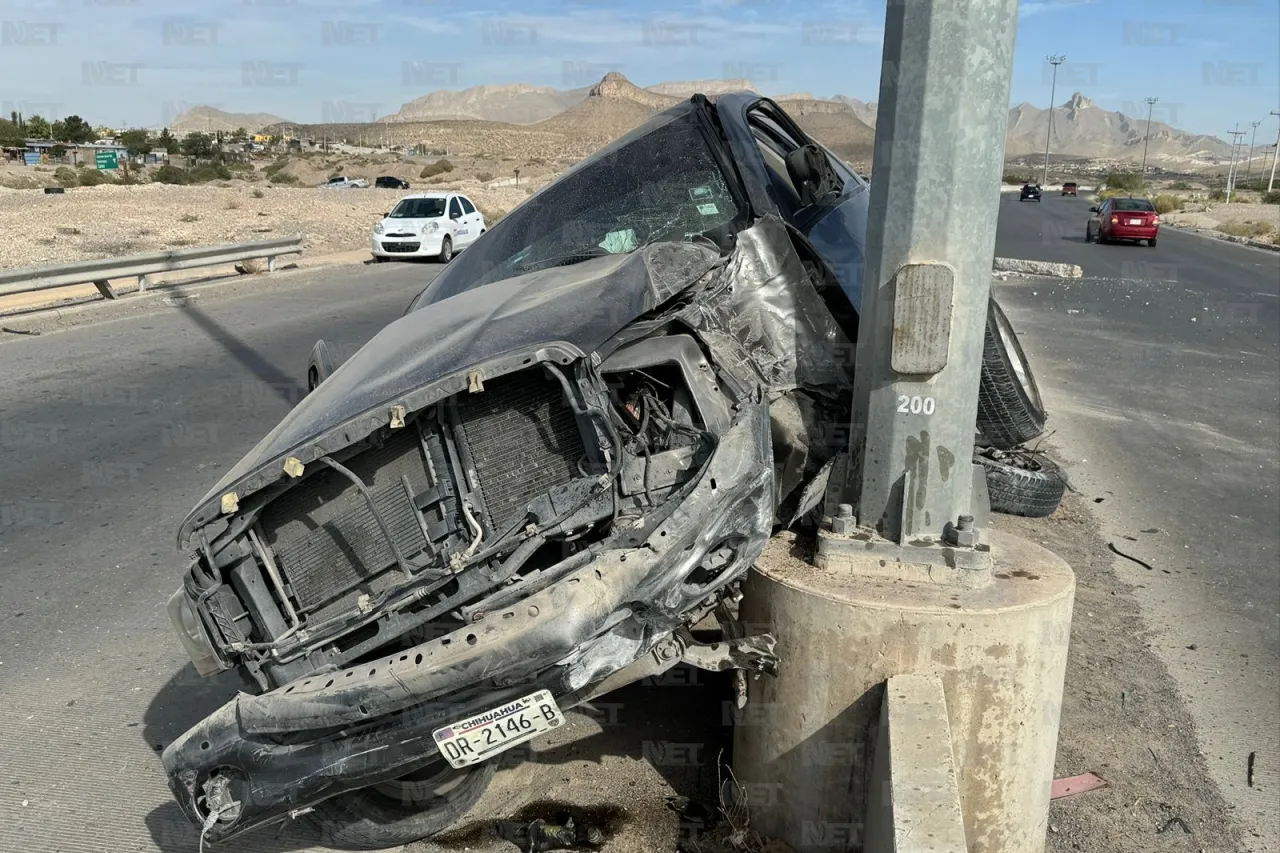 Se Salva De Milagro Tras Chocar En El Camino Real