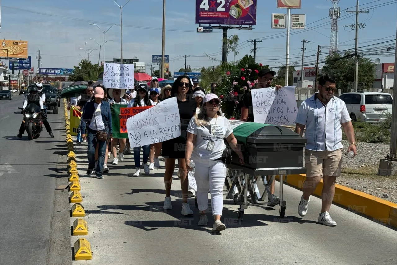 Marchan en defensa de la democracia y la independencia judicial