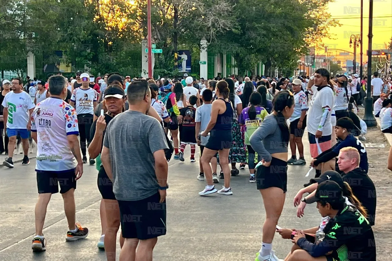 Participaron 2 mil personas en tercera carrera Juan Gabriel