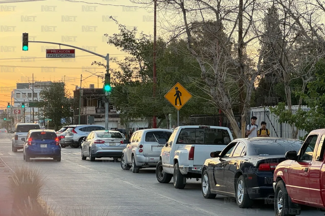 Regreso a clases causa tráfico vehicular en Juárez