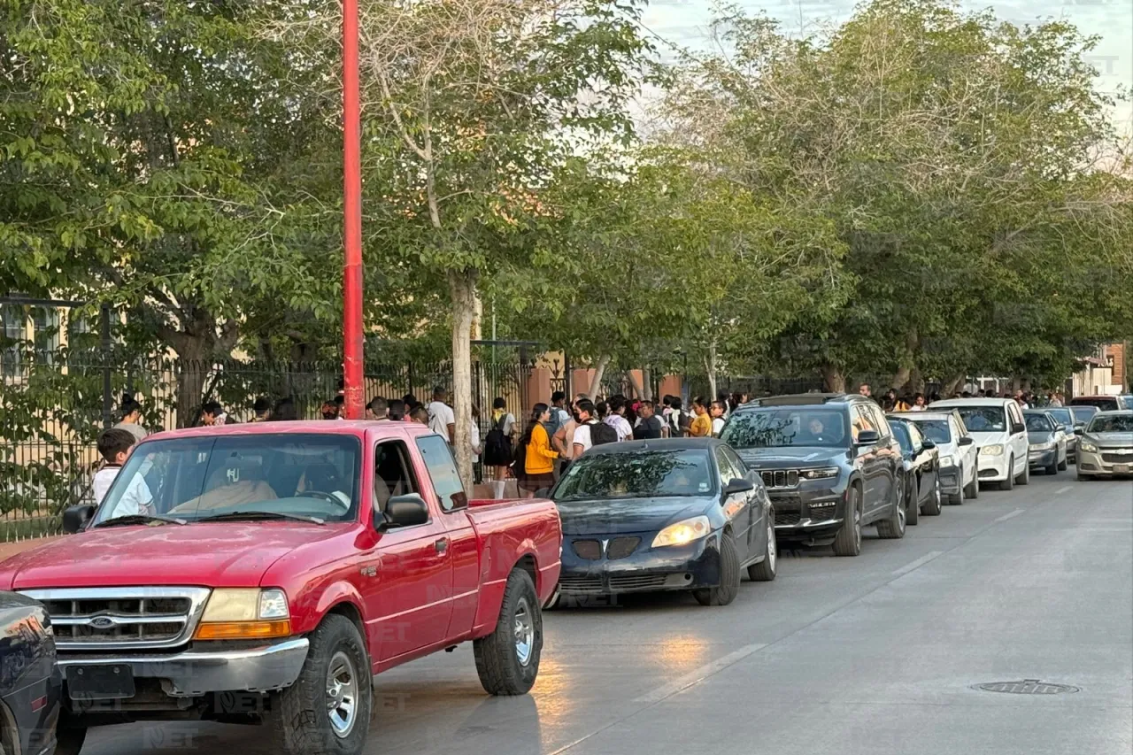 Regreso a clases causa tráfico vehicular en Juárez