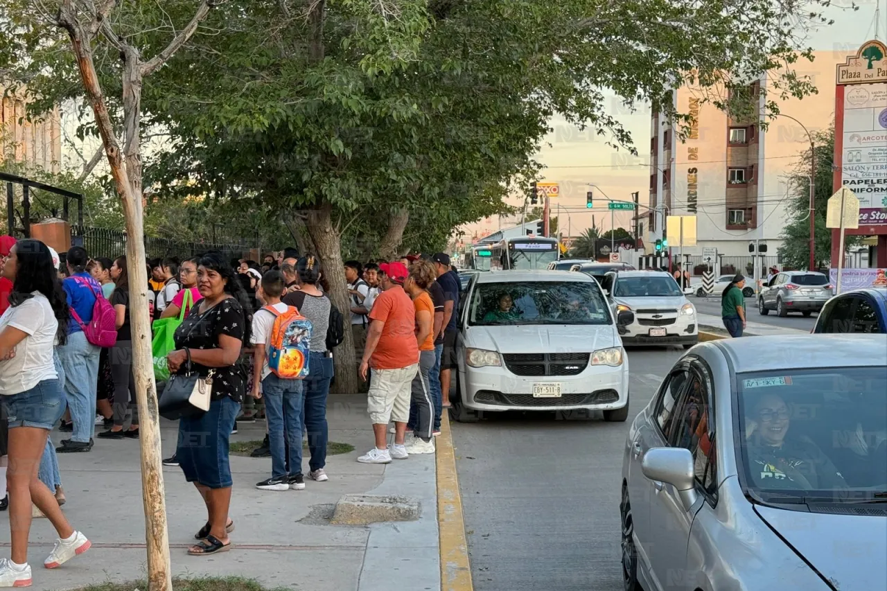 Regreso a clases causa tráfico vehicular en Juárez