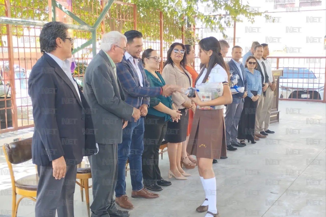 Entregan útiles escolares en inicio del ciclo escolar en Juárez