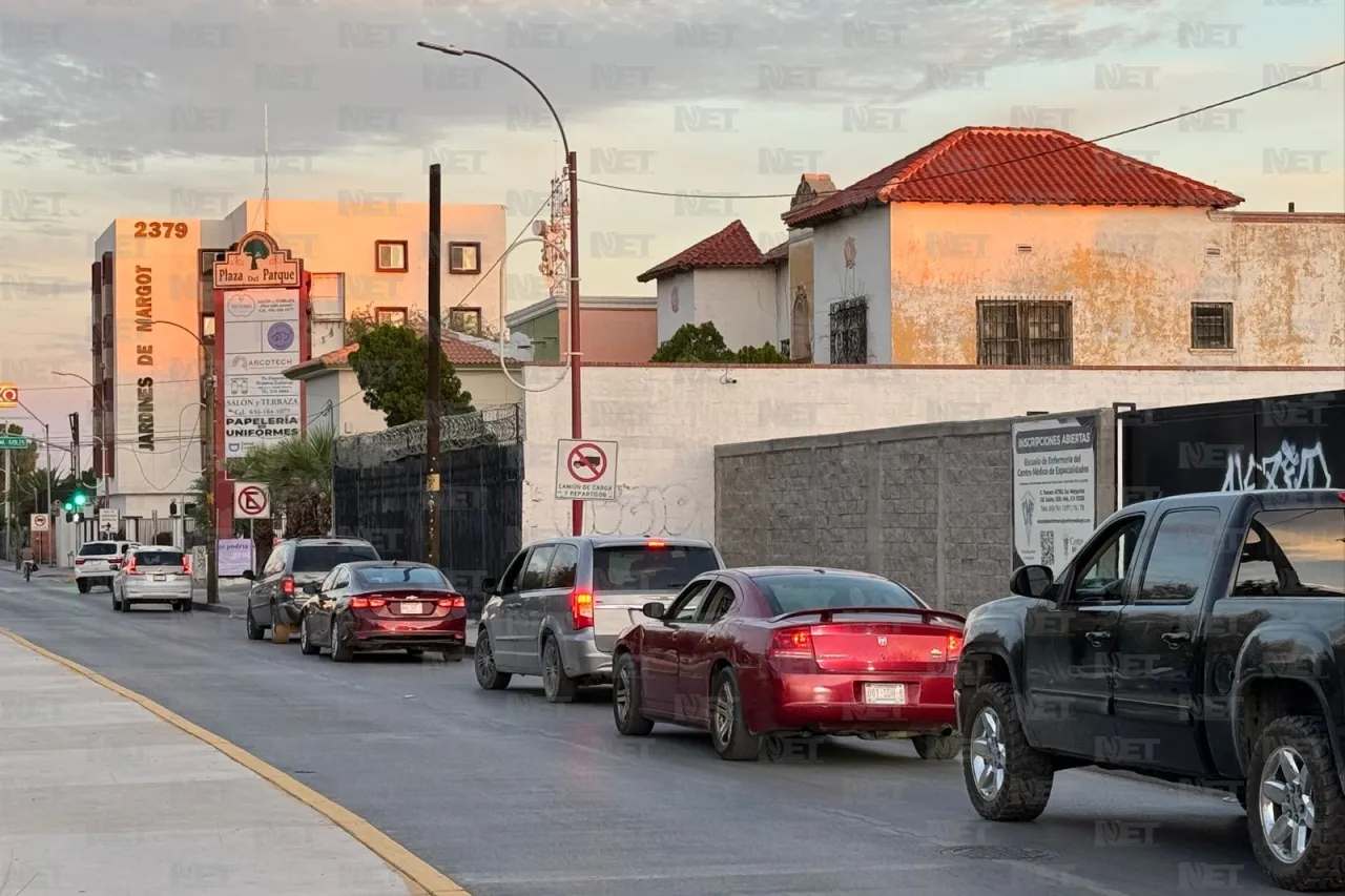 Regreso a clases causa tráfico vehicular en Juárez