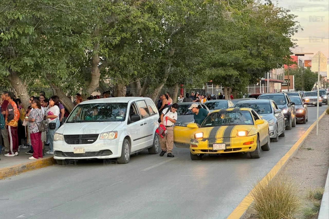 Regreso a clases causa tráfico vehicular en Juárez