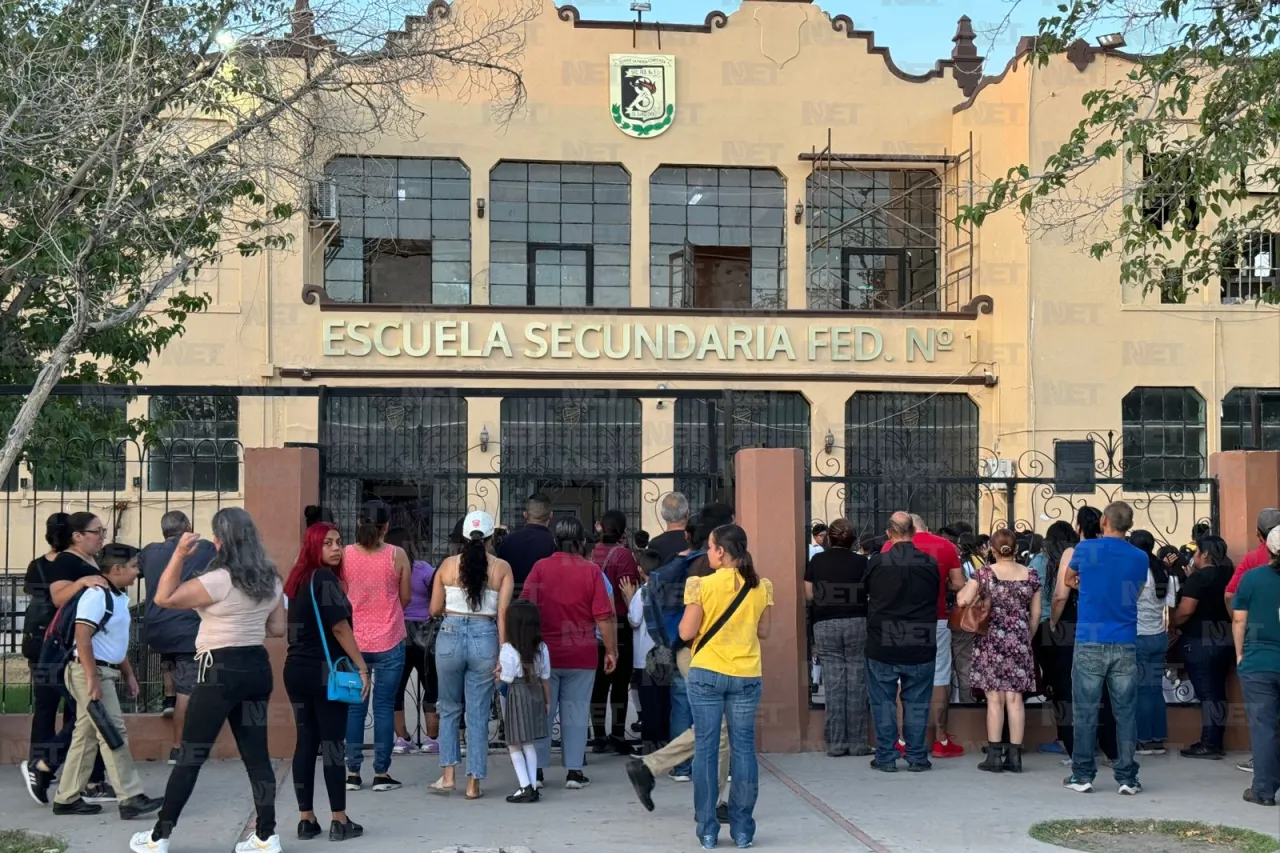 Regreso a clases causa tráfico vehicular en Juárez