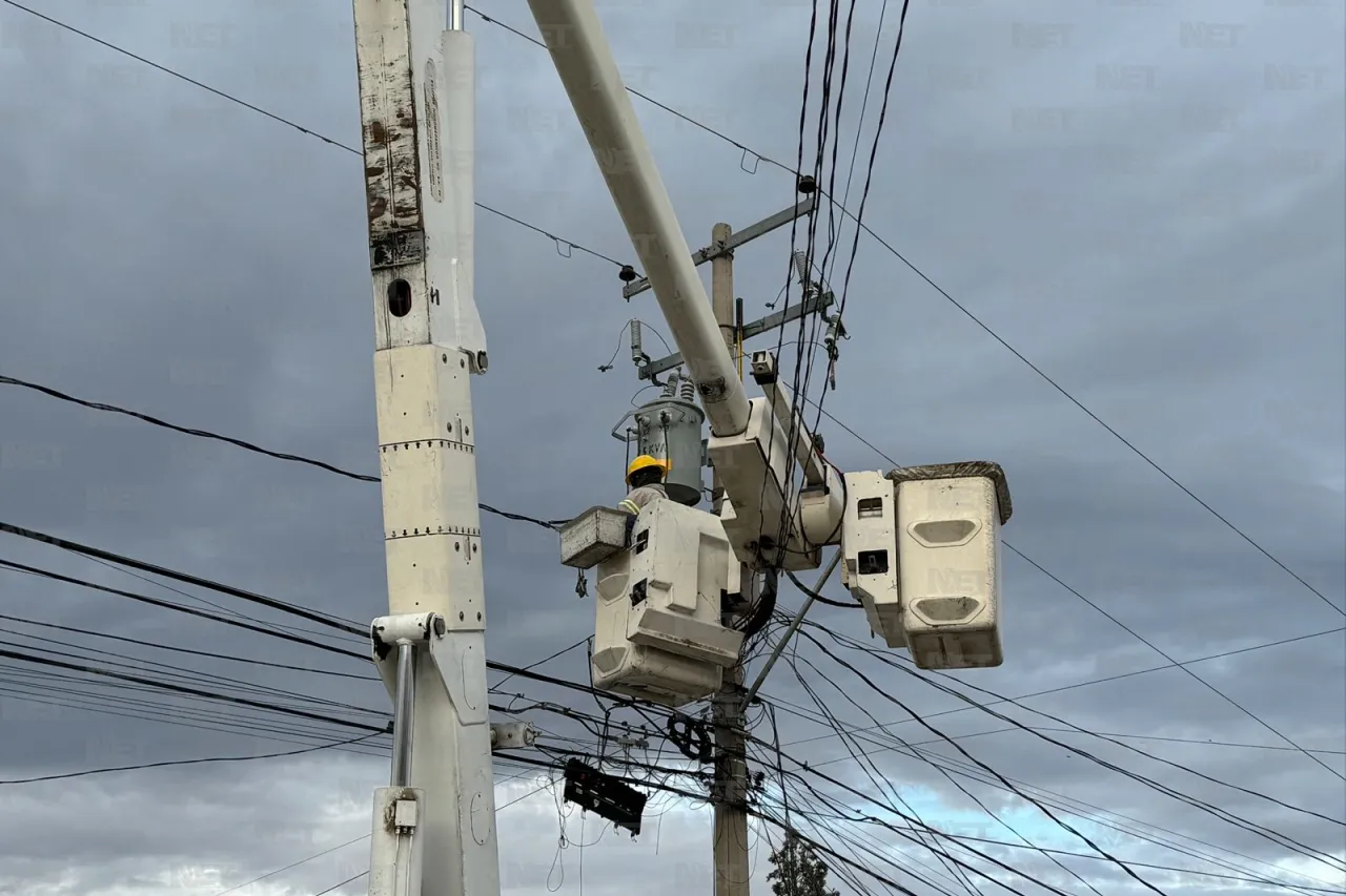 Una hora duró la luz: Vecinos de los Aztecas se quedan sin servicio otra vez