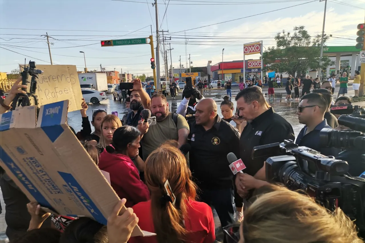 Llega alcalde a protesta; no suspenderán búsqueda de Rafael