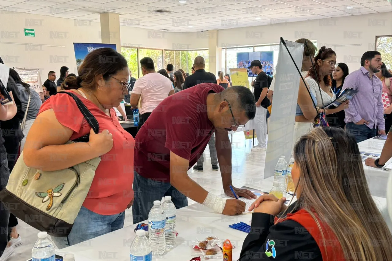 Ofertan bolsa de trabajo en la Expo Empleo UACJ