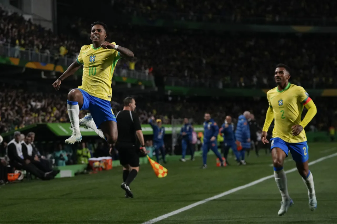 Rodrygo anota y Brasil vence a Ecuador