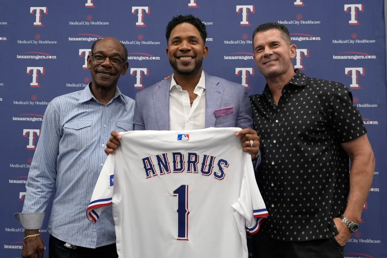 Andrus firma contrato simbólico de 1 día para retirarse oficialmente con Rangers