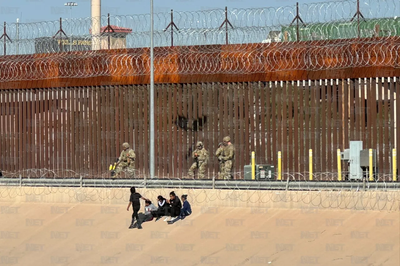 Disparan gas lacrimógeno contra migrantes en el río Bravo