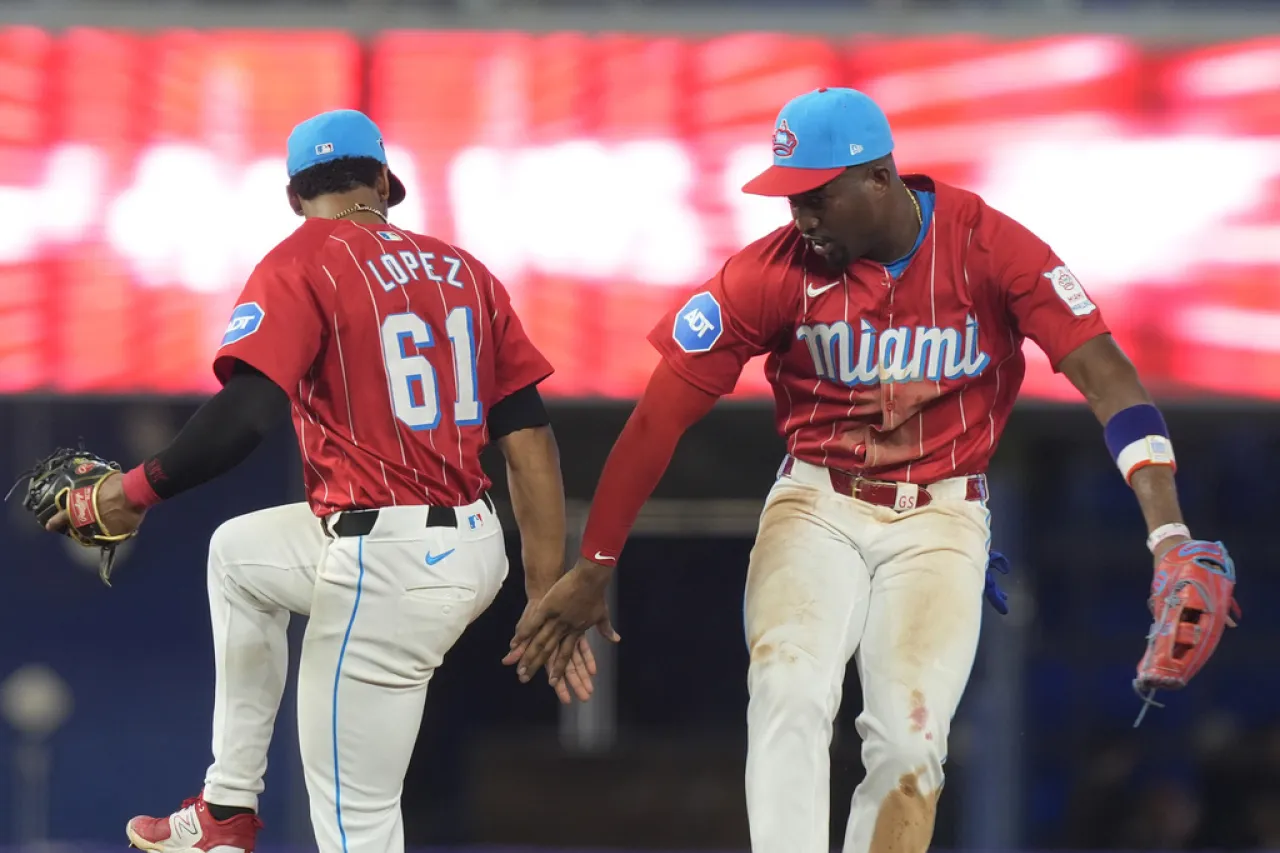 López a un triple del ciclo, Norby impulsa 3 y Marlins consiguen victoria