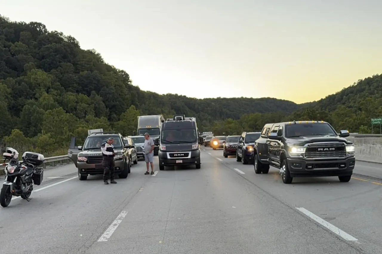 Balean a varios automovilistas en autopista de Estados Unidos