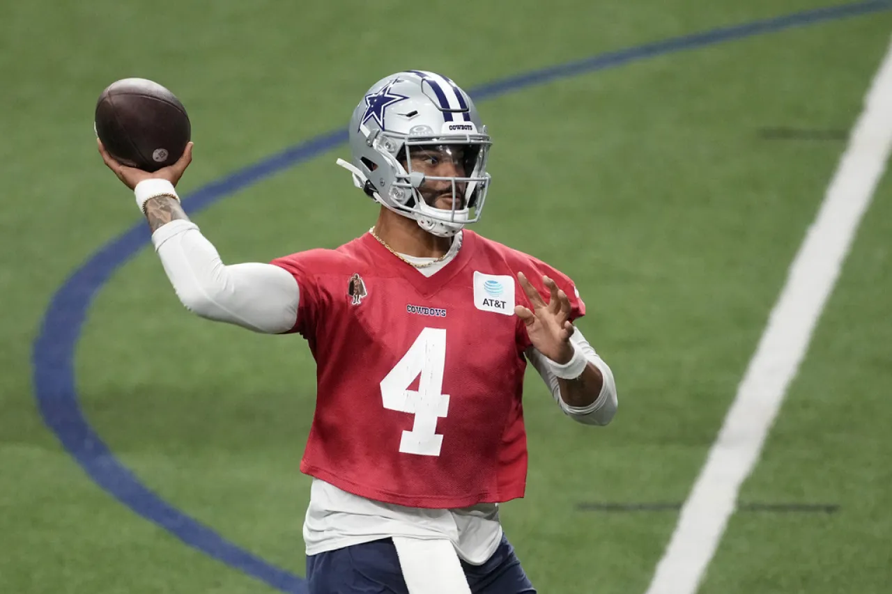 Dak Prescott pacta contrato récord con Cowboys