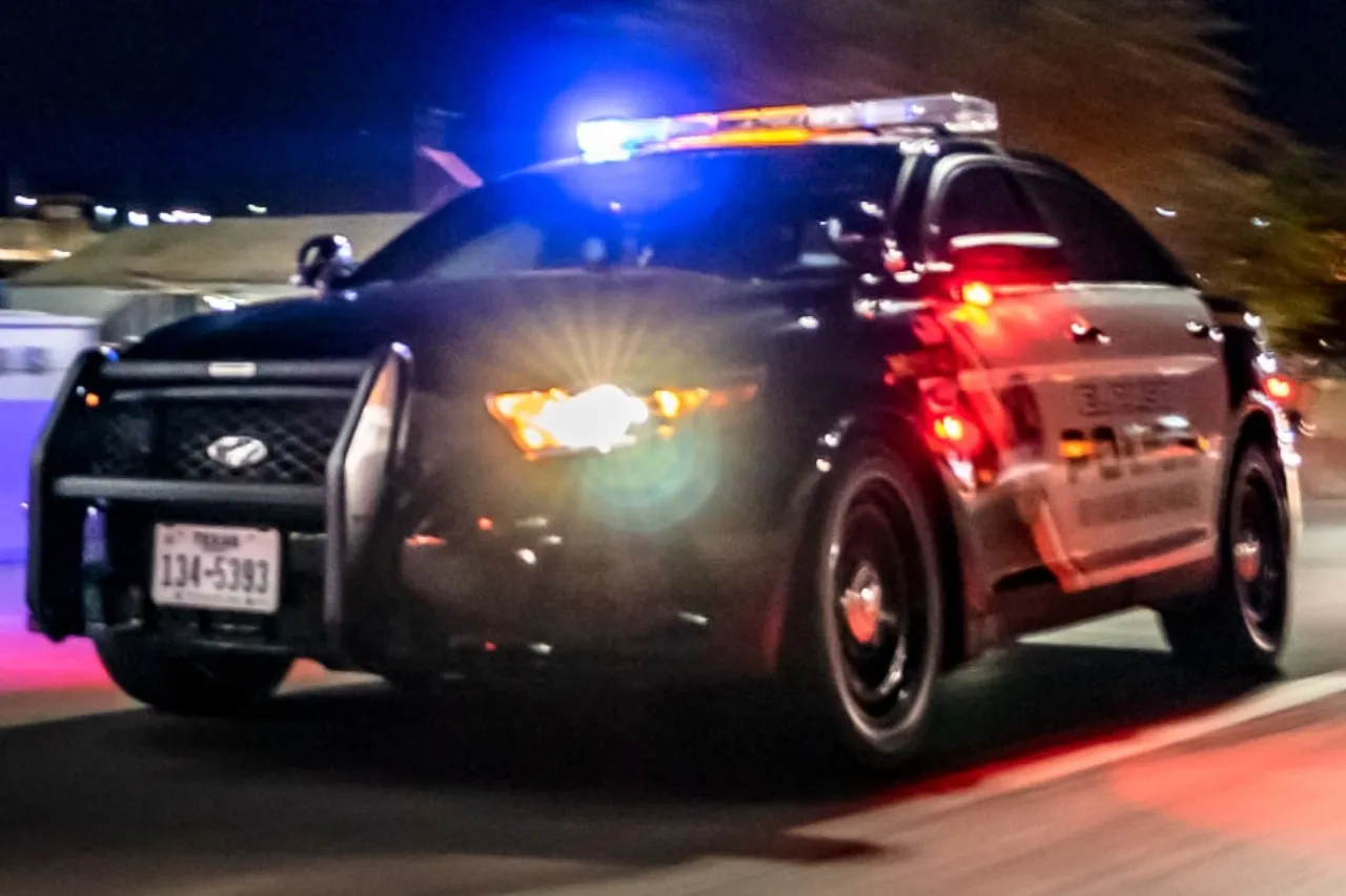 Policía de El Paso acciona su arma al atender emergencia