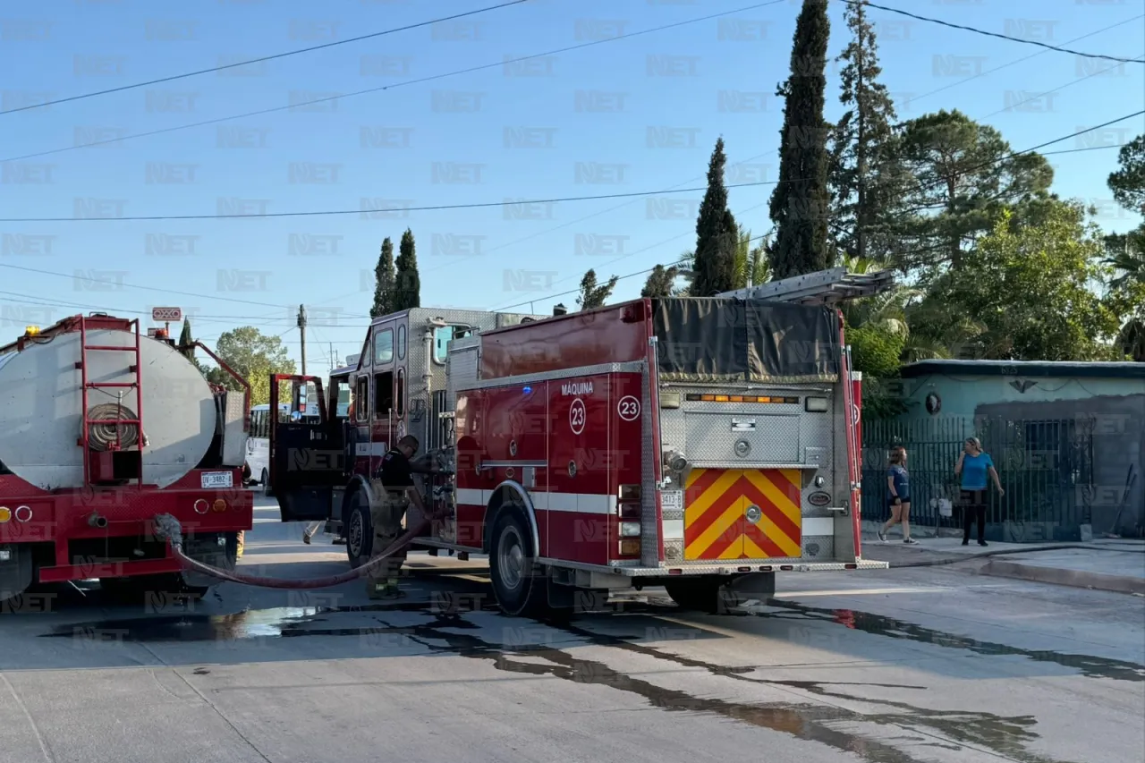 Se incendia bodega con solventes en la colonia Libertad; llamas alcanzan casa