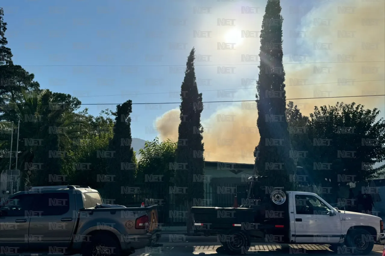 Se incendia bodega con solventes en la colonia Libertad; llamas alcanzan casa