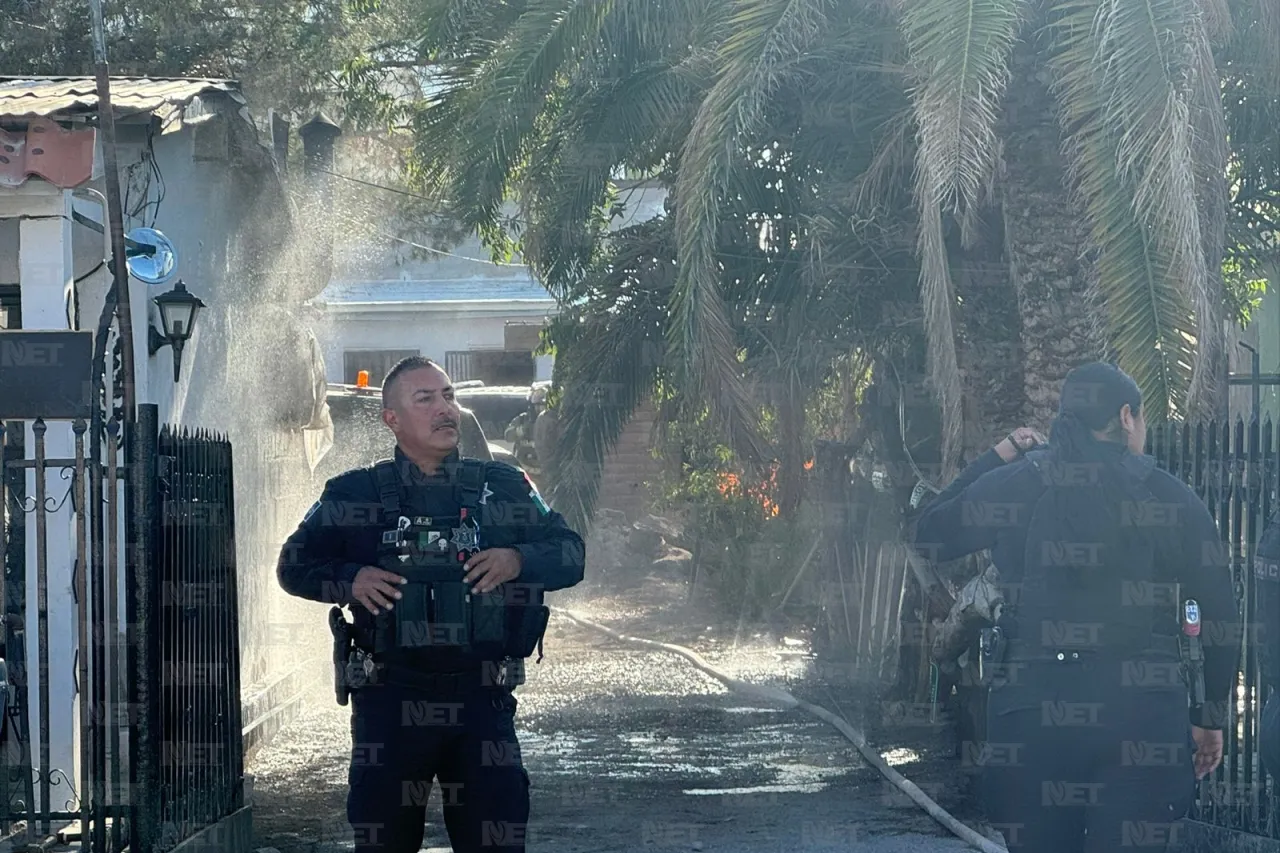 Se incendia bodega con solventes en la colonia Libertad; llamas alcanzan casa