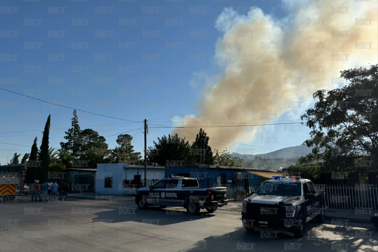 Se incendia bodega con solventes en la colonia Libertad; llamas alcanzan casa