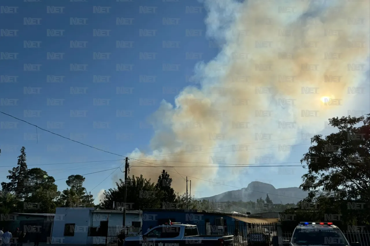 Se incendia bodega con solventes en la colonia Libertad; llamas alcanzan casa