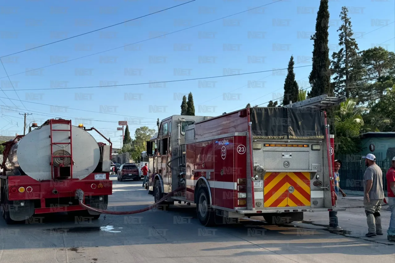 Se incendia bodega con solventes en la colonia Libertad; llamas alcanzan casa