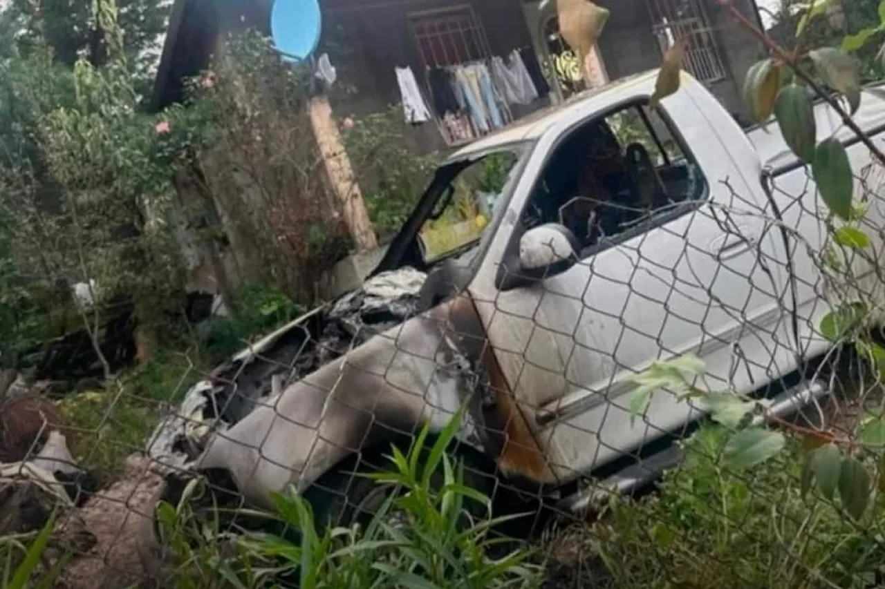 Queman camioneta de coordinadora de Bienestar en Guadalupe y Calvo