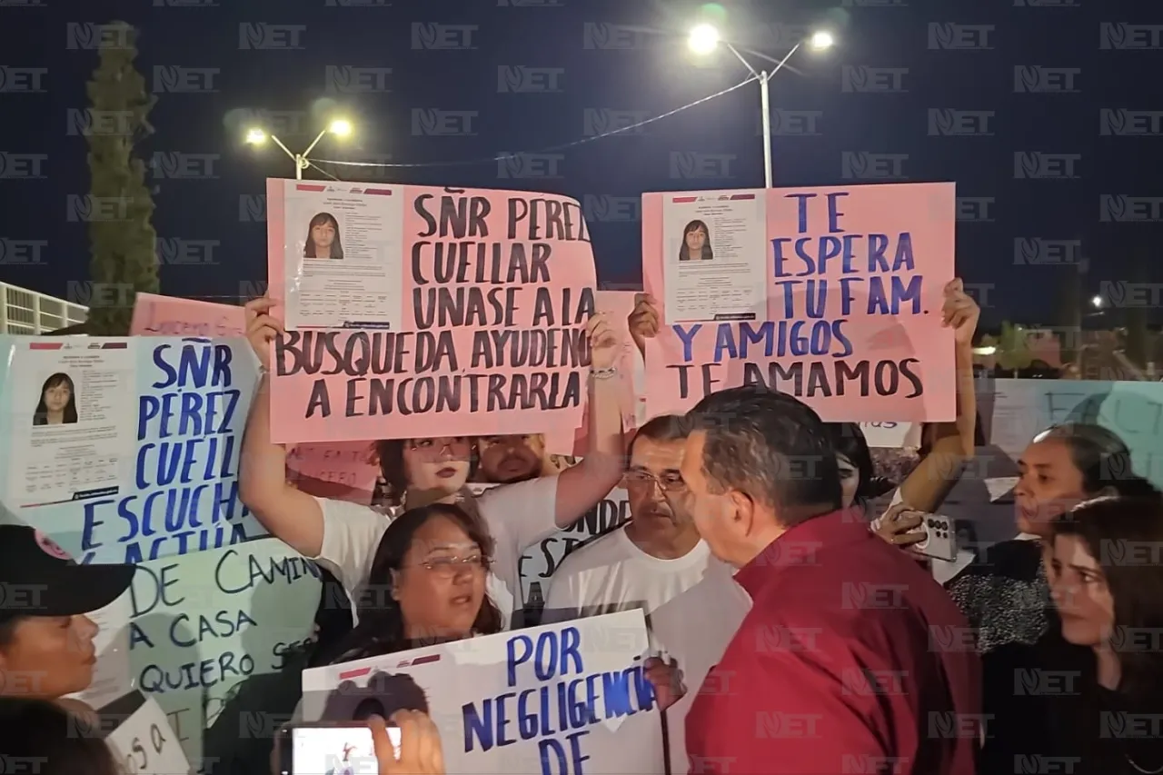 Alcalde atiende a manifestantes durante entrega de parque