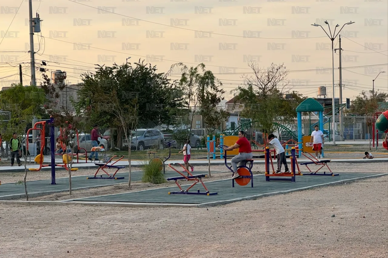 Entrega alcalde parque arreglado en Rincones de Salvárcar