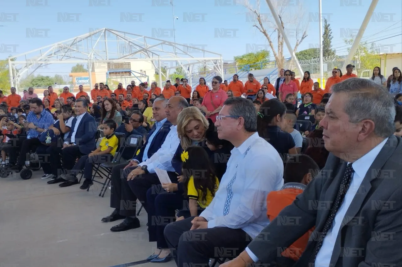 Juárez: Encabeza gobernadora entrega de kits escolares a estudiantes