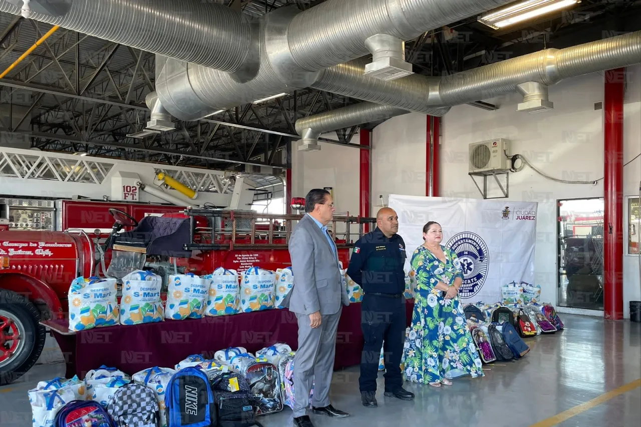 Entregan mochilas y despensas al Cuerpo de Bomberos de Juárez