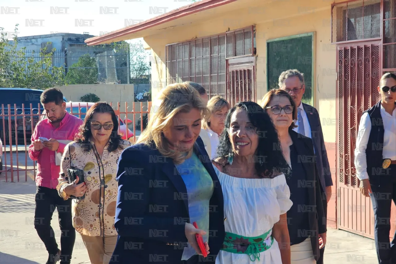 Supervisa Maru programa de comedor en escuela de Infonavit Juárez Nuevo