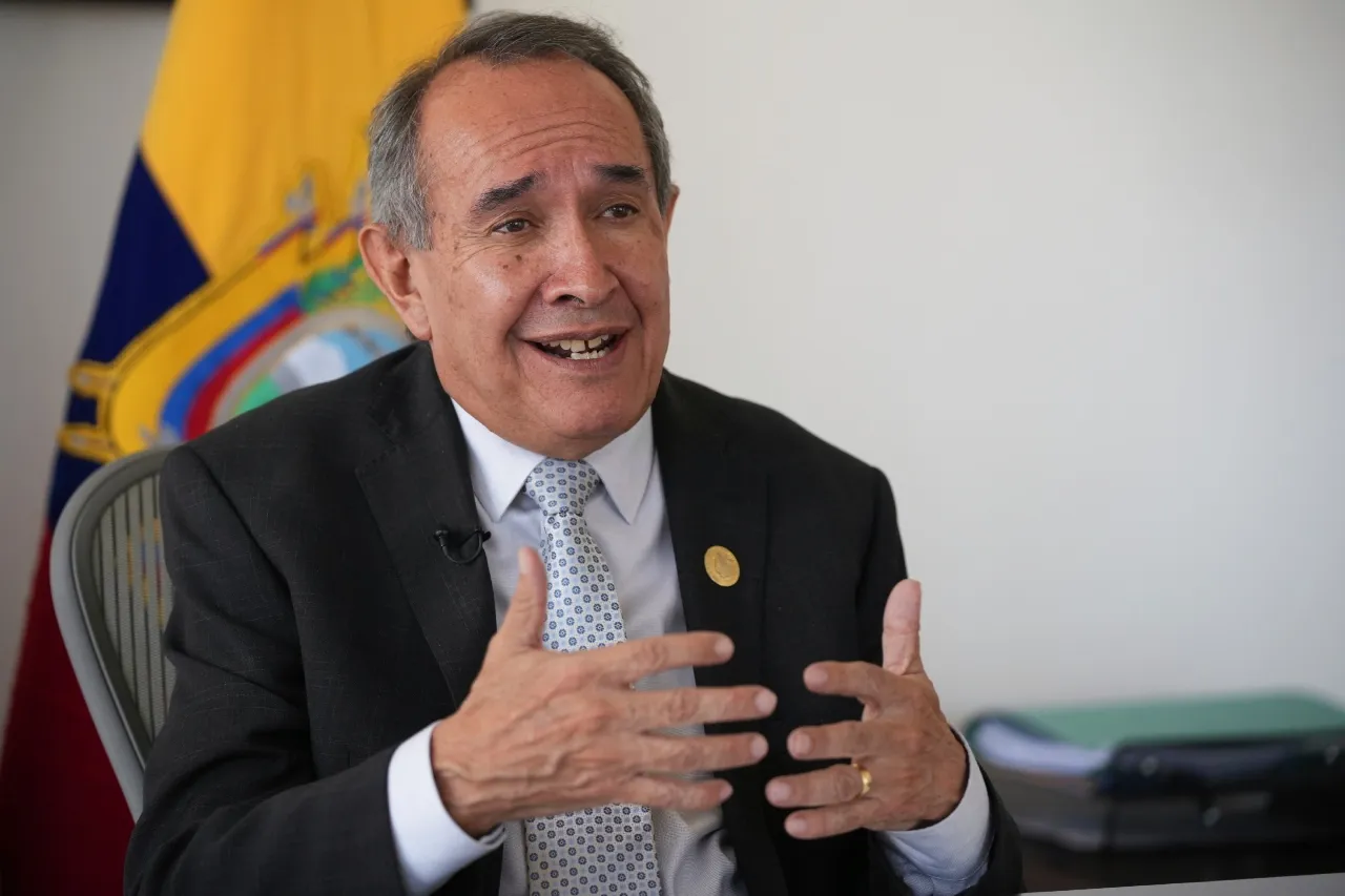 El ministro de Salud de Ecuador anticipa un repunte de dengue