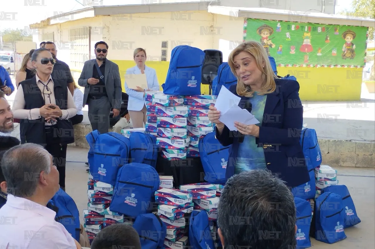 Juárez: Encabeza gobernadora entrega de kits escolares a estudiantes